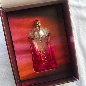 BRAND NEW UNUSED Thierry Mugler Alien Pulp Women's Eau de Parfum 2 fl oz 60 ML